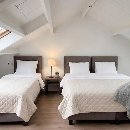 Large 14-Bed Villa Near Tilburg Nature Retreat וילה טילבורג