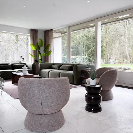 וילה Large 14-Bed Villa Near Tilburg Nature Retreat