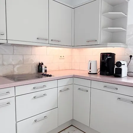 Large 14-Bed Villa Near Tilburg Nature Retreat * טילבורג