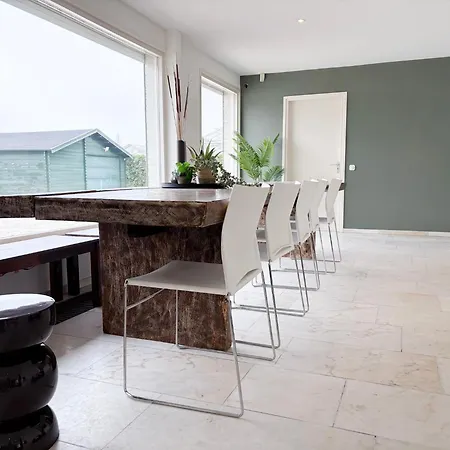 Large 14-Bed Villa Near Tilburg Nature Retreat וילה טילבורג
