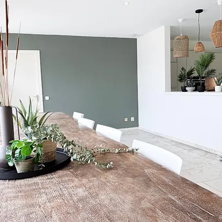Large 14-Bed Villa Near Tilburg Nature Retreat וילה טילבורג