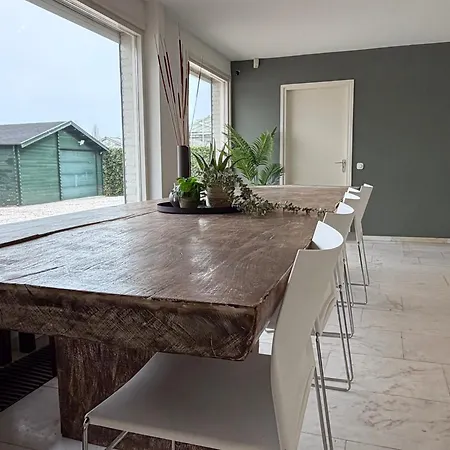 Large 14-Bed Villa Near Tilburg Nature Retreat טילבורג