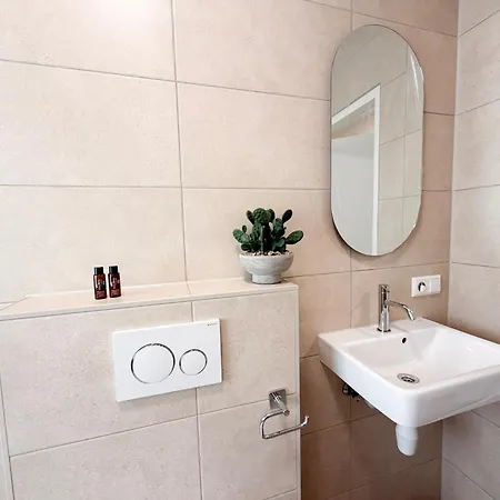 Large 14-Bed Villa Near Tilburg Nature Retreat וילה טילבורג