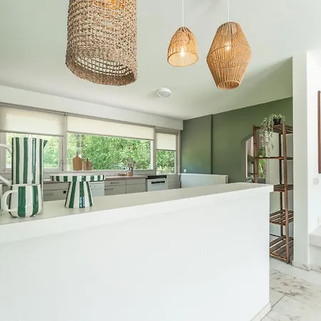 Large 14-bed Near Nature Retreat Villa