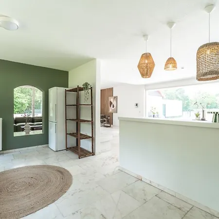 Large 14-bed Near Nature Retreat *